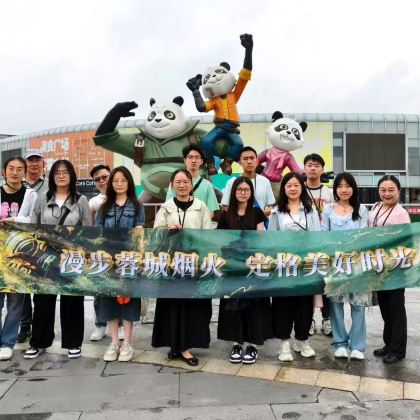 成都+都江堰景区+成都大熊猫繁育研究基地+三星堆博物馆+宽窄巷子+锦里古街5日4晚跟团游