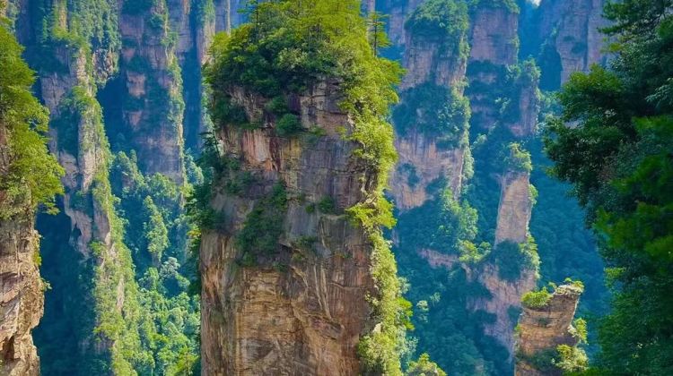 5D4N · Private Tours · Zhangjiajie + Zhangjiajie Grand Canyon + Huanglong Cave + Baofeng Lake + Tianmen Mountain National Forest Park