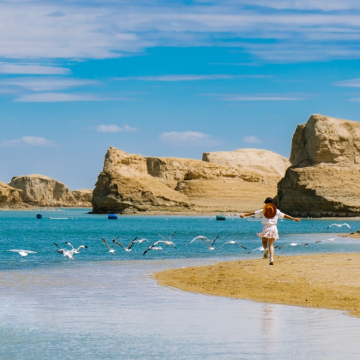 甘肃+青海+莫高窟+茶卡盐湖+嘉峪关关城+鸣沙山月牙泉10日9晚跟团游