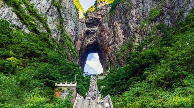 5D4N · Private Tours · Zhangjiajie + Tianmen Mountain National Forest Park + Fenghuang Ancient Town + Furong Town + Zhangjiajie National Forest Park