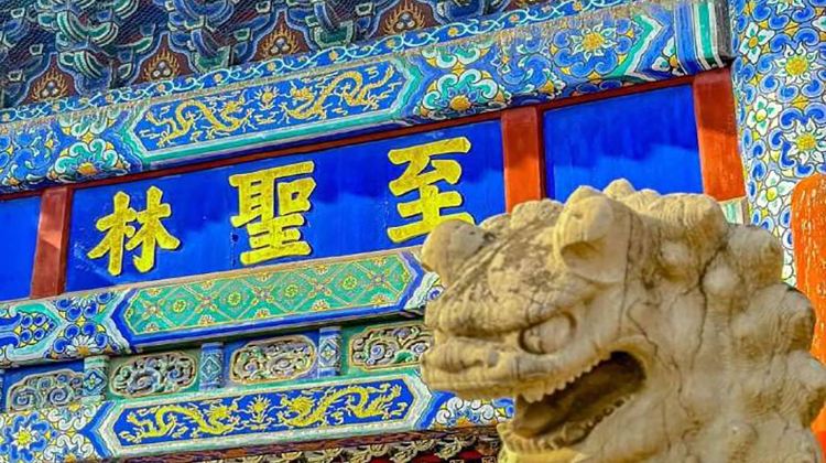 5-Day Tour Jinan, the Spring City | Ascend Mount Tai | Visit Qufu, the Holy City | Explore Nishan Sacredland | Upgrade to 1 night in a 5-diamond hotel | Two museums | Two performances | Pray for blessings at Mount Tai | 12-person small group | Taste local specialty cuisine