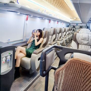 青海湖景区+茶卡盐湖+敦煌莫高窟+鸣沙山月牙泉+大柴旦翡翠湖旅游景区+张掖七彩丹霞旅游景区8日7晚跟团游