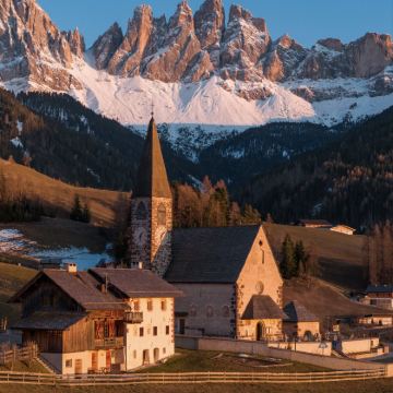 奥蒂塞伊+阿尔卑斯休斯山+米苏里纳湖+富内斯谷+多洛米蒂山脉+科尔蒂纳丹佩佐+威尼斯+米兰7日6晚拼小团