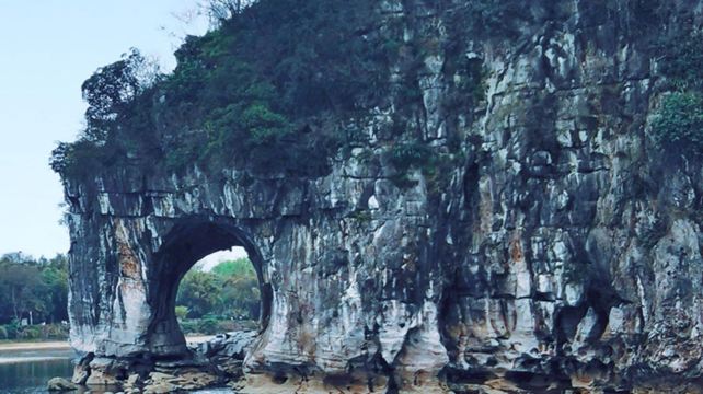 9-Day Guangxi and Guizhou Highlights Private Tour·Guilin, Yangshuo, Guiyang, Anshun, Kaili, Zhenyuan and Tongren丨Li River Cruise, Elephant Trunk Hill, Miao Village and Mount Fanjing