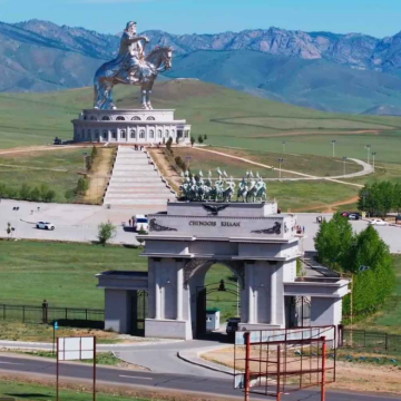 蒙古成吉思汗广场+苏赫巴托纪念碑+蒙古国家历史博物馆+甘丹寺+宰桑纪念碑+成吉思汗骑马雕像+成吉思汗大营+特日勒吉国家公园5日4晚私家团