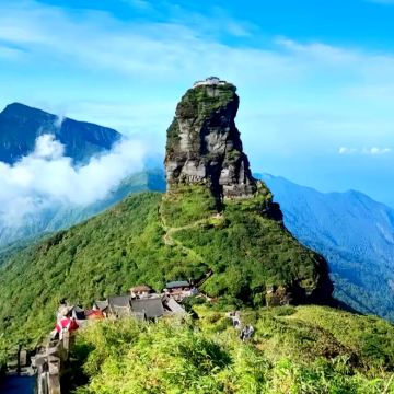 贵阳+黄果树景区+西江千户苗寨+梵净山+镇远古城+荔波6日5晚私家团