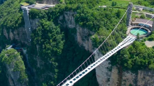 4-Day Adventure Zhangjiajie Group Tour·National Park Wonders & Glass Bridge Thrill