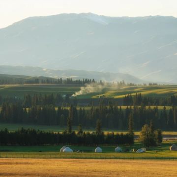 新疆北疆+伊犁+赛里木湖+那拉提旅游风景区8日7晚私家团