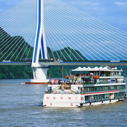 武汉+黄鹤楼+恩施市+恩施大峡谷4日3晚拼小团