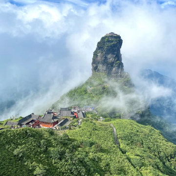 贵州贵阳+黄果树景区+荔波+西江千户苗寨+梵净山+镇远古城6日5晚跟团游
