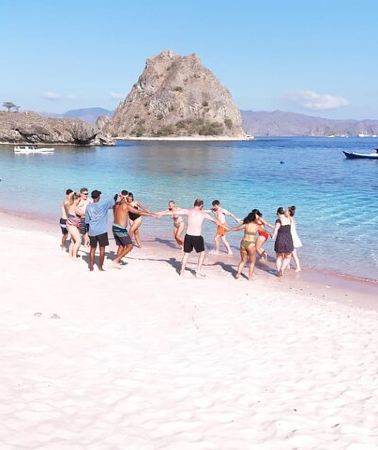 3D2N • 3-Days Sailing Komodo Island,Padar & Manta Point departure every Friday