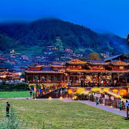 毕节+奢香古镇+织金洞+织金大峡谷+荔波小七孔景区+西江千户苗寨+黄果树瀑布6日5晚拼小团