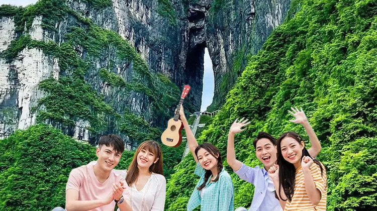 张家界+天门山3日2晚拼小团·獨賈玩法·8人超V小团&5大VIP免排队&三大特色餐|凤凰宿古城内江景民宿丨【袁家界/天子山|玻璃栈道/天门洞|7455米索道|双古镇】血粑鸭&岩耳煨土鸡+赠夜游泛舟+苗服换装+航拍VLOG