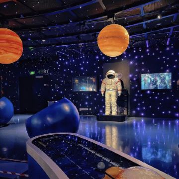 名校参访·深圳香港2天1晚亲子营|香港大学+深圳红立方科技馆+中英街历史博物馆+大梅沙+星光大道+会展中心+天星小轮|2人团