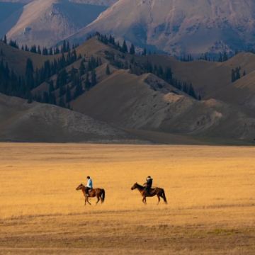 北疆+新疆伊犁+昭苏草原+赛里木湖7日6晚私家团