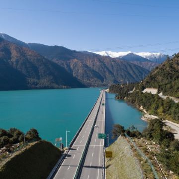西藏拉萨+日喀则+林芝+雅鲁藏布大峡谷+南迦巴瓦峰+羊卓雍错+卡若拉冰川+巴木错+色林措+珠峰大本营+念青唐古拉山脉+纳木错7日6晚拼小团