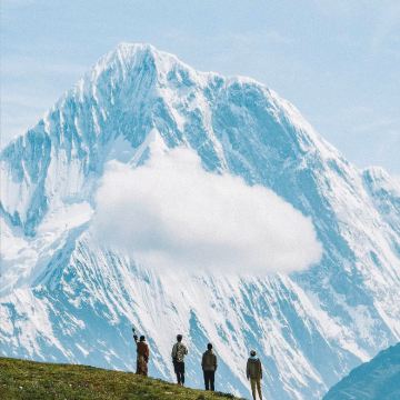 冷嘎措+鱼子西+四姑娘山景区+八郎生都村4日3晚拼小团