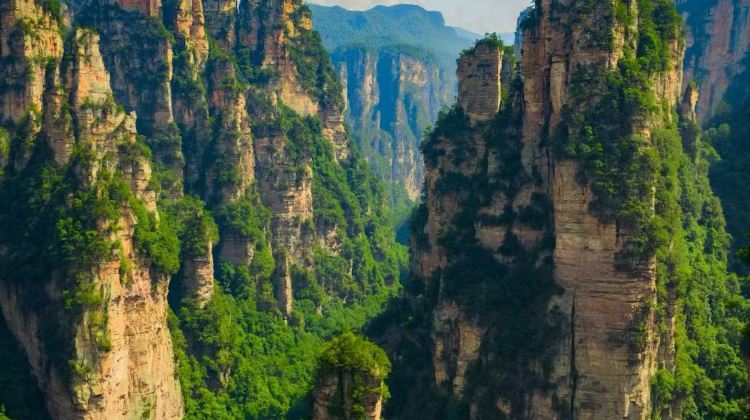 5-day 4-night · Private Tour · Zhangjiajie + Yuanjiajie Scenic Area + Zhangjiajie Grand Canyon + Charming Xiangxi Grand Theater + Tianmen Mountain National Forest Park + Changsha·  
