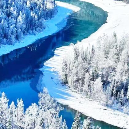 新疆阿勒泰市+喀纳斯景区+月亮湾+卧龙湾+禾木风景区+禾木桥+禾木观景台3日2晚拼小团