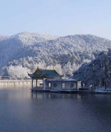 5日4晚 • 江西5天團 · 南國賞雪天花板❄️《世界文化遺產》廬山(重本包來回程索道深度游覽核心區+西線+北線)、廬山冰雪嘉年華、夜游網紅婺女洲（包特色搖櫓船）、白鶴湖（包夢幻列車）、千年瓷都景德鎮、靈山...