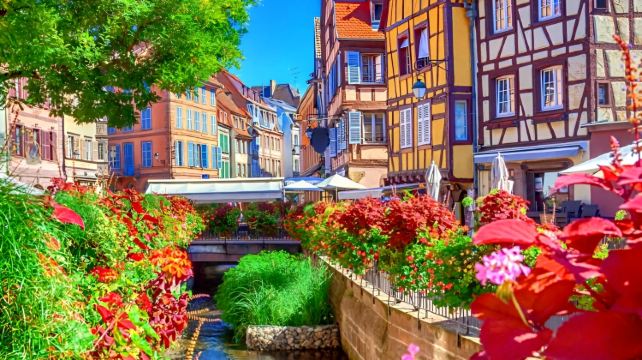 <9天>【6-15人小團|法意瑞三國深度遊】·羅馬進巴黎出+鬥獸場+佛羅倫薩+比薩斜塔+五漁村+浪漫威尼斯+米蘭大教堂+金色山口列車+少女峯全景纜車