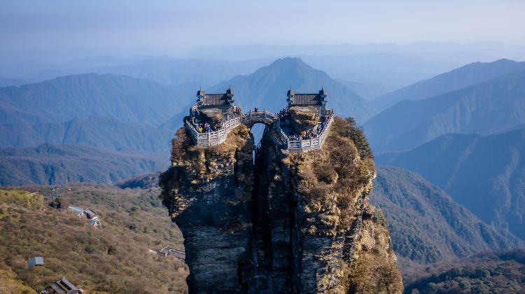 9-Day Guangxi and Guizhou Highlights Private Tour·Guilin, Yangshuo, Guiyang, Anshun, Kaili, Zhenyuan and Tongren丨Li River Cruise, Elephant Trunk Hill, Miao Village and Mount Fanjing