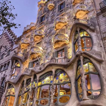 西班牙巴塞罗那+拉格拉纳达+塞维利亚+里斯本+马德里9日8晚自由行