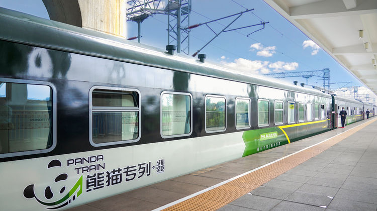 重庆 成都 九寨沟6日5晚跟团游 暑期亲子游 熊猫主题旅游列车 高评分5钻酒店 游 川渝精华景点 九寨 黄龙 武隆 特色美食 熊猫列车 营养早餐 走进藏家烤羊晚会 特色羌家宴 全程24小时专业领队陪伴
