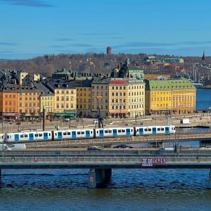 冰岛+挪威+丹麦+瑞典+芬兰12日11晚私家团