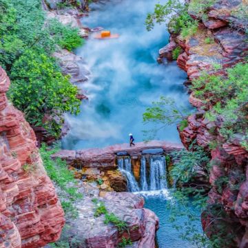 河南少林寺+洛阳龙门石窟+云台山风景名胜区+开封清明上河园5日4晚私家团