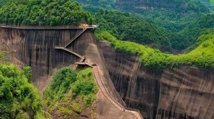 3-Day Gaoyi Mountain Tourism Resort + Dongjiang Lake Tourist Area