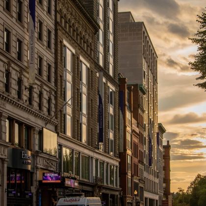 美国11日10晚私家团