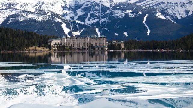 【Winter Tour: Calgary In and Vancouver Out】5-Day Canadian Tour from Calgary·Banff National Park, Johnston Canyon and Lake Louise | Airport Pickup Included | Stay 2-Night in Banff
