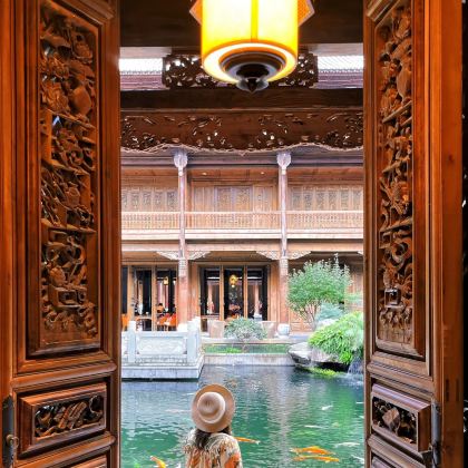 昆明+抚仙湖+建水+元阳+普者黑景区+弥勒7日6晚私家团