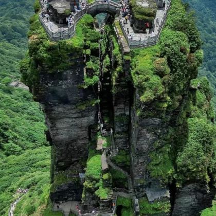 贵州贵阳+黄果树景区+梵净山+西江千户苗寨+荔波+镇远县6日5晚私家团