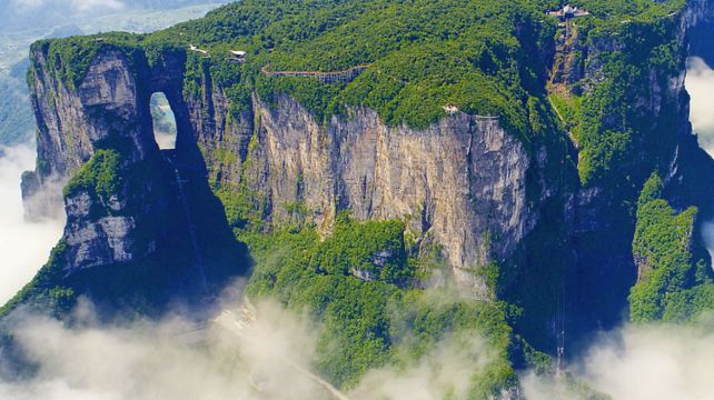 4-Day Adventure Zhangjiajie Group Tour·National Park Wonders & Glass Bridge Thrill