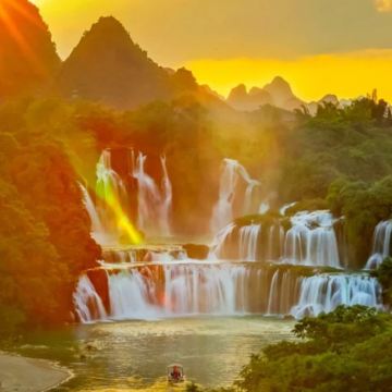 广西南宁+崇左+德天跨国瀑布景区+鹅泉+浩坤湖+三门海5日4晚拼小团