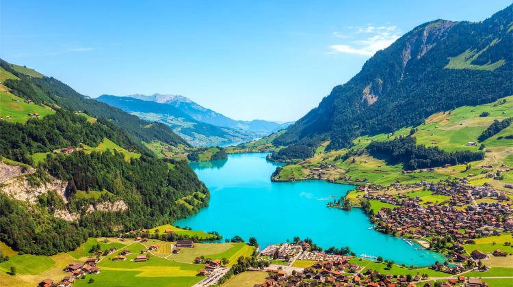 <5天>【輕享之旅 經典瑞士▪羣山盛宴】· 6-15人中文小團 ：金色山口列車+火車抵達無車小鎮採爾馬特+西庸城堡+自選少女峯/馬特洪峯/菲斯特山/冰川列車+全程四鑽酒店+海蒂故事發源地邁恩費爾德