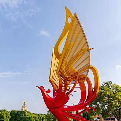 南昌+南昌汉代海昏侯国遗址公园+滕王阁旅游区+南昌舰+绳金塔+象湖万寿宫+凤凰沟+安义古村群景区+梅岭狮子峰+南国童话·月半湾6日5晚私家团