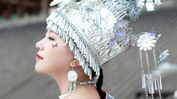 恩施市3日2晚私家团·峡谷深邃#山峦如画·Vip包车游〓限量升级5钻金楠府合院酒店+红旗B级车+赠小交通&豪车冲浪狮子关新体验「狮子关秘境S浮桥 漫步大峡谷云巅·一炷香+绝壁栈道 梭布垭石林」1对1专属微管家+专车接送