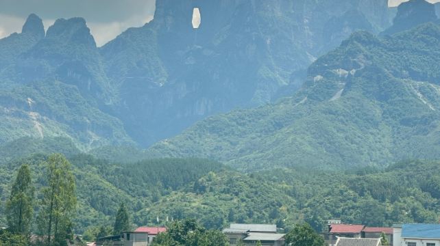 张家界+大峡谷+天门山3日2晚跟团游·含必乘景区小交通 VIP免排队 赠百龙天梯 杨家界索道往返 深度游