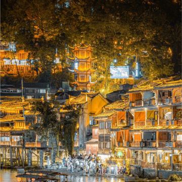 张家界+天门山+凤凰3日2晚跟团游