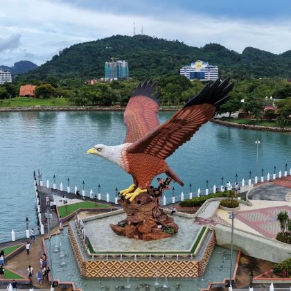 新加坡+马来西亚兰卡威夕阳帆船落日巡航之旅+槟城北海壁画街+姓氏桥+怡保+吉隆坡8日7晚拼小团