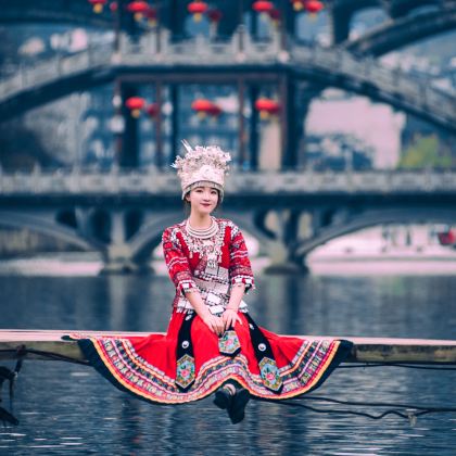 长沙+韶山旅游区+芙蓉镇+凤凰7日6晚私家团