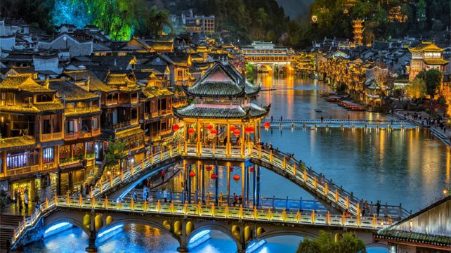 6-Day Scenic Hunan Group Tour·Zhangjiajie National Park, Glass Bridge & Tianmen Highlights