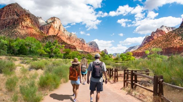 <10天>【13人小团 | 国家公园与摄影环线】·洛杉矶接机+3天黄石15大景：2晚黄石木屋+1晚住拉斯大道5星酒店+下羚羊彩穴+布莱斯峡谷&锡安&大提顿国家公园+马蹄湾+洛杉矶2日自由行(木屋团)