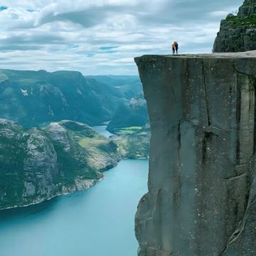 挪威+塞尼亚岛+罗弗敦群岛+布道台+卑尔根鱼市+盖朗厄尔峡湾+哈当厄尔峡湾+大西洋之路15日13晚跟团游