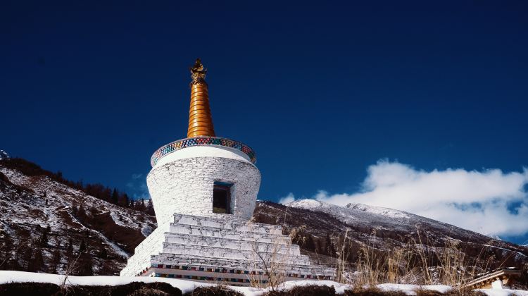 6D5N · Private Tours · Jiuzhaigou + Huanglong+ Panda Valley + Dujiangyan + Mt. Siguniang - Summer Escape - Airport Transfer included - Free Time in Chengdu