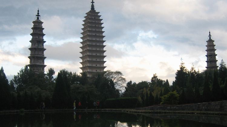 13-Day China & Vietnam: Chengdu to Hanoi