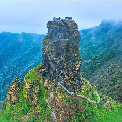 贵州贵阳+梵净山+黄果树景区+镇远古城+西江千户苗寨+荔波小七孔景区5日4晚跟团游